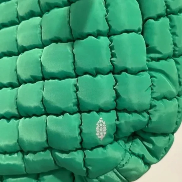 π Free People Quilted Carryall Bag Kelly Green - Factory Sealed - Picture 4 of 7